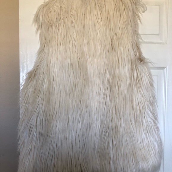 Forever 21 White Fur Vest - Picture 2 of 3